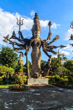 Sala Keoku, dev fantastik beton park Insp Heykel Sergisi