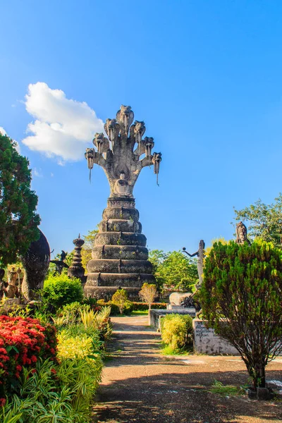 Sieben Köpfe Naga in sala keoku, dem Park der gigantischen fantastischen — Stockfoto