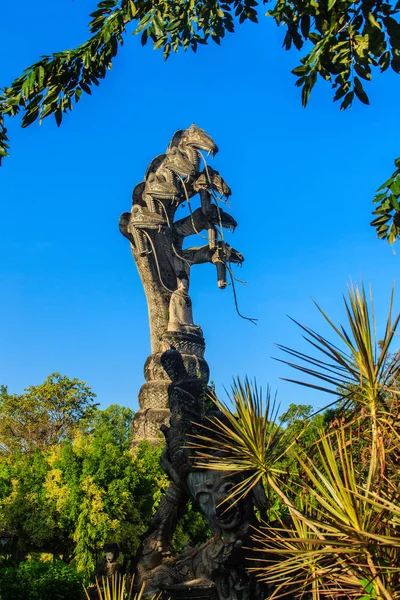 Sala Keoku, le parc de sculptures géantes en béton fantastique insp — Photo