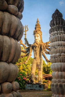 Sala Keoku, dev fantastik beton park Insp Heykel Sergisi