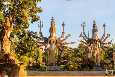 Sala Keoku, dev fantastik beton park Insp Heykel Sergisi