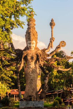 Sala Keoku, dev fantastik beton park Insp Heykel Sergisi