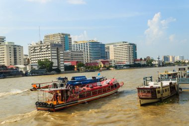 Tha Maharaj piers görünümünden Siriraj Hastanesi