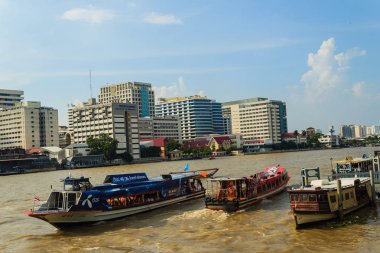 Tha Maharaj piers görünümünden Siriraj Hastanesi