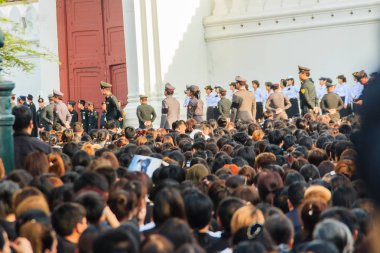 Tay insanlar kalabalık izlemek Kraliyet alayı
