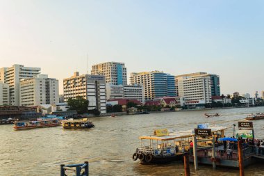 Tha Maharaj piers görünümünden Siriraj Hastanesi