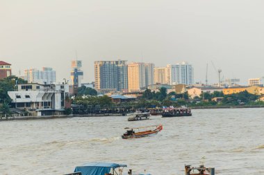 Tha Maharaj piers görünümünden Siriraj Hastanesi