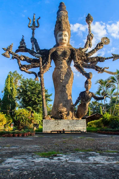 Sala Keoku, dev fantastik beton park Insp Heykel Sergisi
