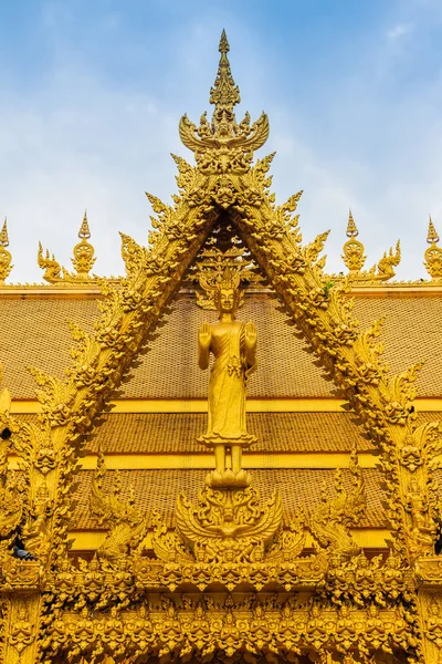 Beautiful and Amazing Golden Buddhist temple  at Wat Paknam Jolo — Stock Photo, Image