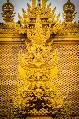 Güzel ve şaşırtıcı altın Budist tapınağı'nda Wat Paknam Jolo