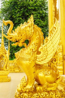 Güzel ve şaşırtıcı altın Budist tapınağı'nda Wat Paknam Jolo