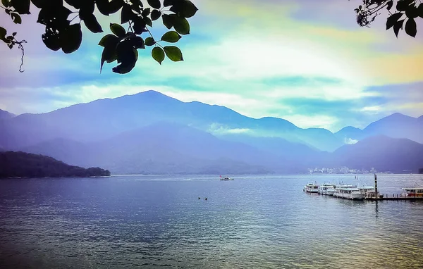 Bela Paisagem Sun Moon Lake Pela Manhã Com Fundo Montanha — Fotografia de Stock