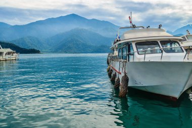 Güzel manzara göl güneş ay sabah ile mavi arka plan güneş ay Gölü Yuchi İlçesi, Nantou County, Tayvan