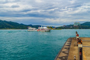 Güzel manzara göl güneş ay sabah ile mavi arka plan güneş ay Gölü Yuchi İlçesi, Nantou County, Tayvan