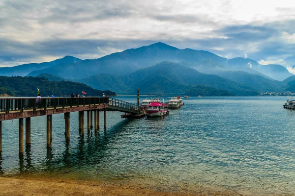 Bela Paisagem Sun Moon Lake Pela Manhã Com Fundo Montanha — Fotografia de Stock