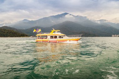 Güzel manzara göl güneş ay sabah ile mavi arka plan güneş ay Gölü Yuchi İlçesi, Nantou County, Tayvan