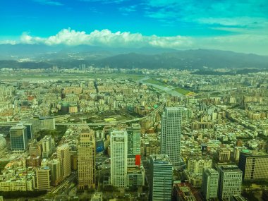 Taipei, sermaye City, Tayvan, mavi gökyüzü ve bulutlu gün üzerinden hava panorama