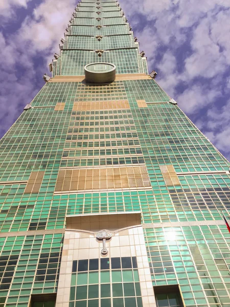 2015 101 タワー 見上げる塔の正面からの眺め — ストック写真
