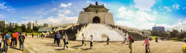 Taipei City, Tayvan - 22 Kasım 2016: Ulusal Chiang Kai-shek Memorial Hall bir Ulusal Anıtı, bellekte, Çan Kay-Şek, Çin Cumhuriyeti eski Cumhurbaşkanı dikilmiş Simgesel Yapı ve turizm cazibe olduğunu. Bu Zhongzheng D içinde yer almaktadır