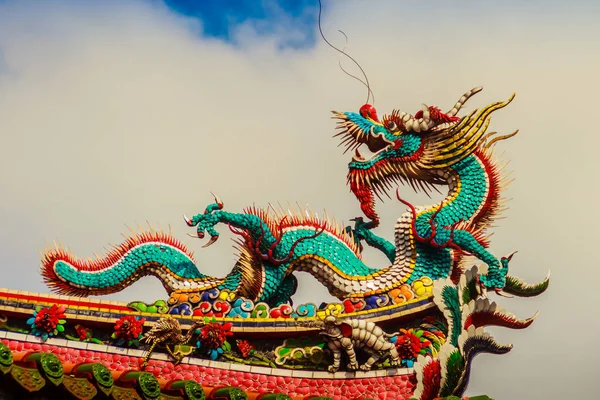 Beautiful Chinese Dragon Sculpture Roof Lungshan Temple Manka Buddhist Temple — Stock Photo, Image