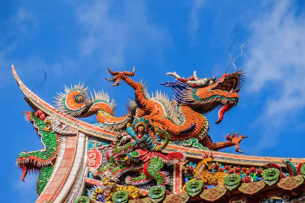 Hermosa Escultura Dragón Chino Techo Del Templo Lungshan Manka Templo — Foto de Stock