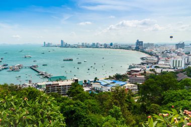Balihai iskele, Koh Larne için Pattaya City'den, Tayland seyahat için ana iskele hava görünümünü. Bali Hai pier Pattaya, turist tekneleri