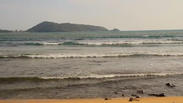 Wunderschöne Weiße Blasen Die Strand Durch Meereswellen Der Küste Entstehen — Stockvideo