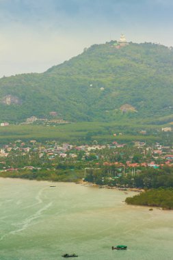 Güzel manzara Khao Khad sayısı Tower, Chalong bay, cape Panwa, efendim ada, Bon Adası, Phuket Phuket şehir dahil olmak üzere küçük ve büyük adalara gibi 360 derecelik görüş turist tadını çıkarabilirsiniz. Bu kule Vichit ilçe göre yapılmıştır 