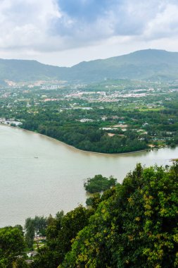 Güzel manzara Khao Khad sayısı Tower, Chalong bay, cape Panwa, efendim ada, Bon Adası, Phuket Phuket şehir dahil olmak üzere küçük ve büyük adalara gibi 360 derecelik görüş turist tadını çıkarabilirsiniz. Bu kule Vichit ilçe göre yapılmıştır 