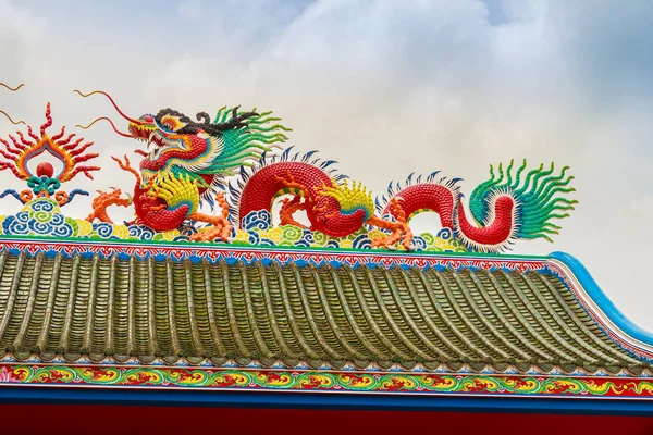 Belle Sculpture Dragons Chinois Temple Chinois Anek Kusala Sala Viharn — Photo