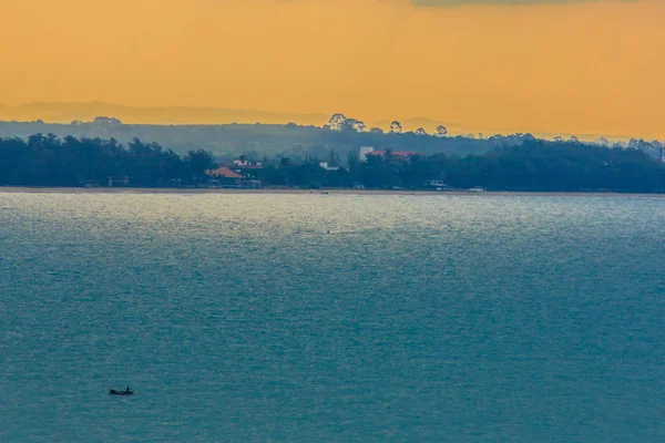 Hermoso Amanecer Sobre Mar Mañana Día Nublado Que Los Rayos —  Fotos de Stock