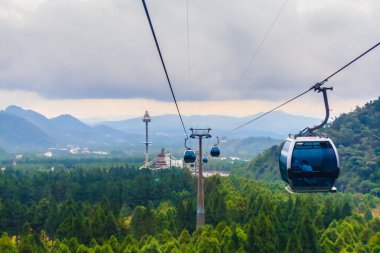 Sun Moon Gölü Ropeway, Güneş Ay Gölü 'nü Formosa Aborjin Kültür Köyü tema parkına bağlayan manzaralı bir teleferik servisidir..