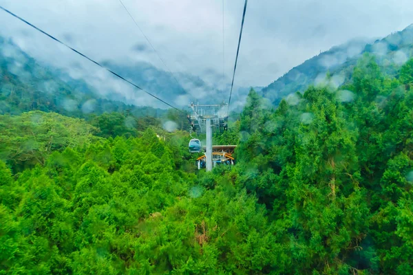 Esik Eső Sun Moon Lake Drótkötélpályához Festői Gondola Felvonó Szolgáltatás — Stock Fotó