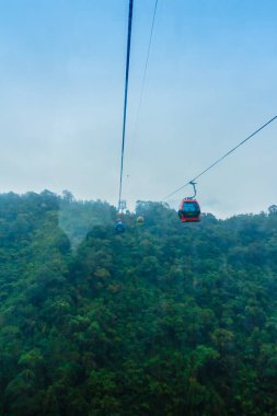 Sun Moon Gölü Ropeway, Güneş Ay Gölü 'nü Formosa Aborjin Kültür Köyü tema parkına bağlayan manzaralı bir teleferik servisidir..