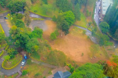 Sun Moon Gölü teleferik, güneş ay Gölü Formosa Aborijin Kültür Köyü Tema Parkı ile bağlayan doğal gondol kablo araba servisi güneş Monn gölden üstten görünüm.