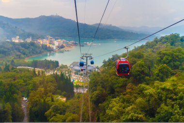 Sun Moon Gölü Ropeway, Güneş Ay Gölü 'nü Formosa Aborjin Kültür Köyü tema parkına bağlayan manzaralı bir teleferik servisidir..