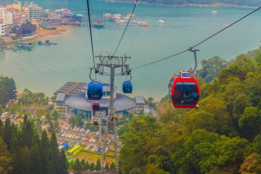 Sun Moon Gölü Ropeway, Güneş Ay Gölü 'nü Formosa Aborjin Kültür Köyü tema parkına bağlayan manzaralı bir teleferik servisidir..