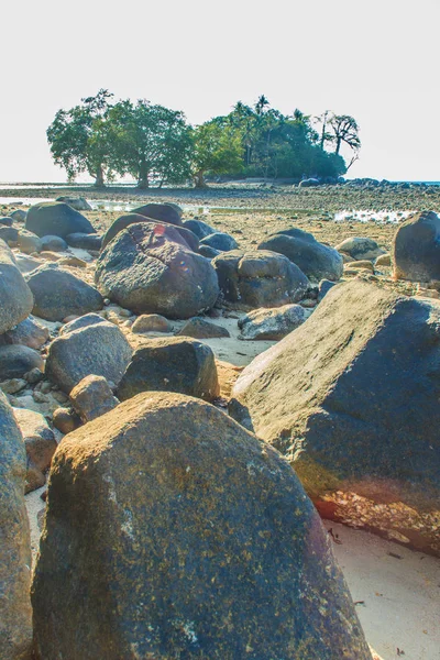 Schöne Felssteine Strand Als Das Meerwasser Bewölkten Tag Mit Dramatischem — Stockfoto