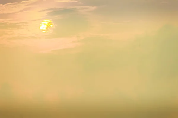 Acercamiento Hermoso Atardecer Amanecer Nube Cielo Con Fondo Natural Borroso —  Fotos de Stock