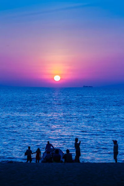 Beau Coucher Soleil Sur Mer Avec Soleil Orange Rond Lumineux — Photo