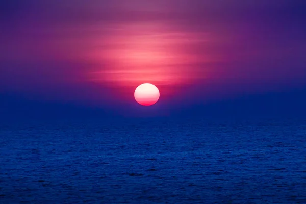 Beautiful Sunset Sea View Beach Bright Sun Dusk Calm Sea — Stock Photo, Image