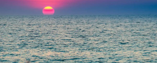Ηλιοβασίλεμα Πάνω Από Θάλασσα Θέα Από Την Παραλία Στρογγυλό Και — Φωτογραφία Αρχείου