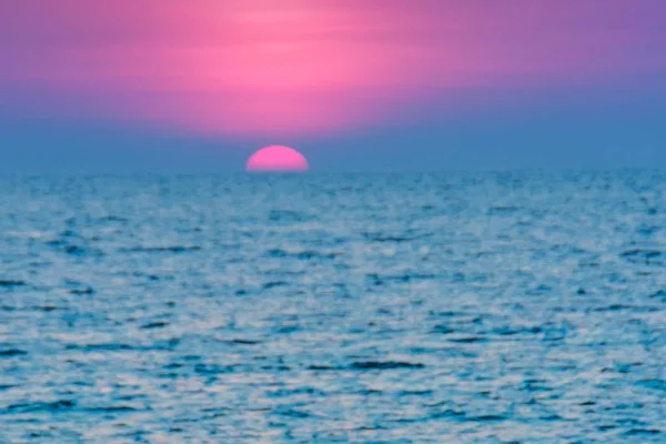 Belo Pôr Sol Sobre Mar Vista Praia Sol Redondo Brilhante — Fotografia de Stock