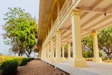 Güzel mimari af Mrigadayavan Sarayı, eski Kraliyet ikamet yeriydi ve turistik Cha Am, Phetchaburi Eyaleti, Tayland.