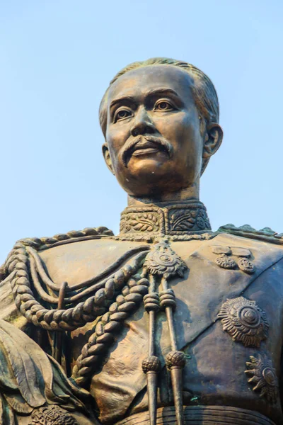 Латунь Статуя Короля Чулалонгкорна Рами Фра Ramratchaniwet Palace Ван Заборону — стокове фото