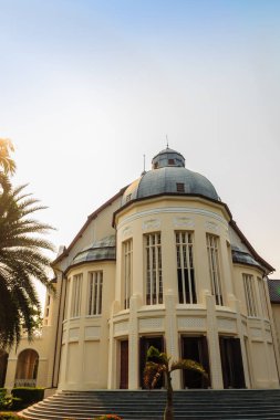 Güzel manzarası ve mimarisiyle (sunflare) Phra Ramratchaniwet Sarayı (Wang Ban Peun), eski Kral Rama 5 palace, ana ortak turistik merkezleri: Phetchaburi, Thailand