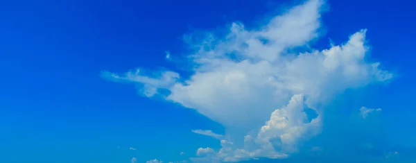 Céu Azul Claro Com Nuvens Brancas Céu Sem Nuvens Céu — Fotografia de Stock