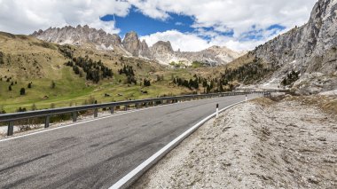 Passstrasse Groednerjoch Dolomites içinde için