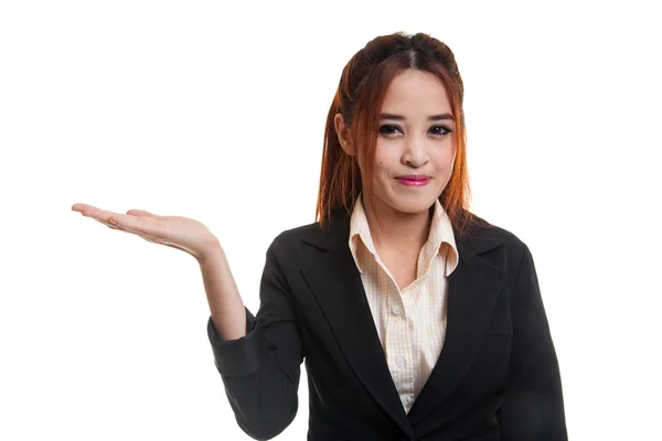 Vacker ung asiatisk kvinna Visa palm hand. — Stockfoto