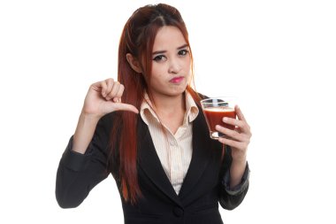 Asyalı kadın başparmak aşağı domates suyu nefret ediyorum..